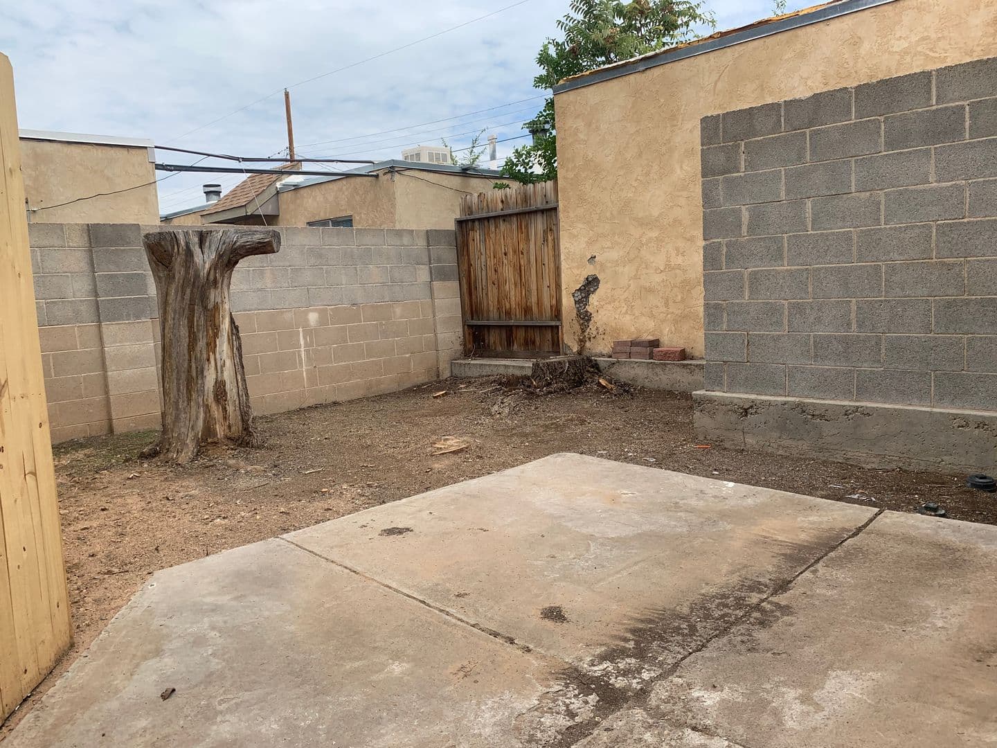 Albuquerque Apartment: 300 General Marshall St NE