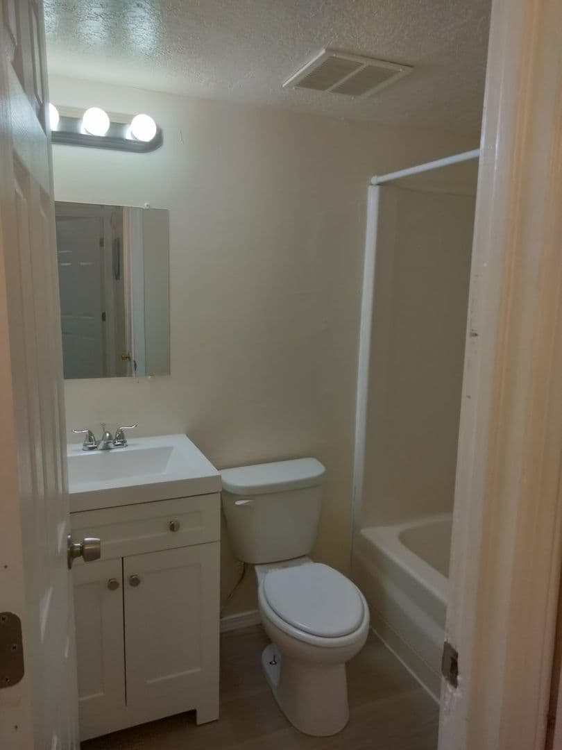 Albuquerque Apartment: 448 Texas St NE