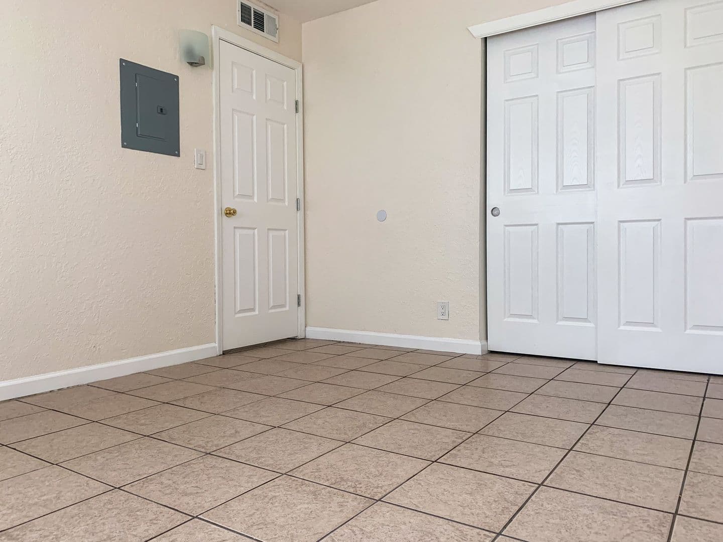 Albuquerque Apartment: 11122 Claremont & 11115 Cordova Ave NE