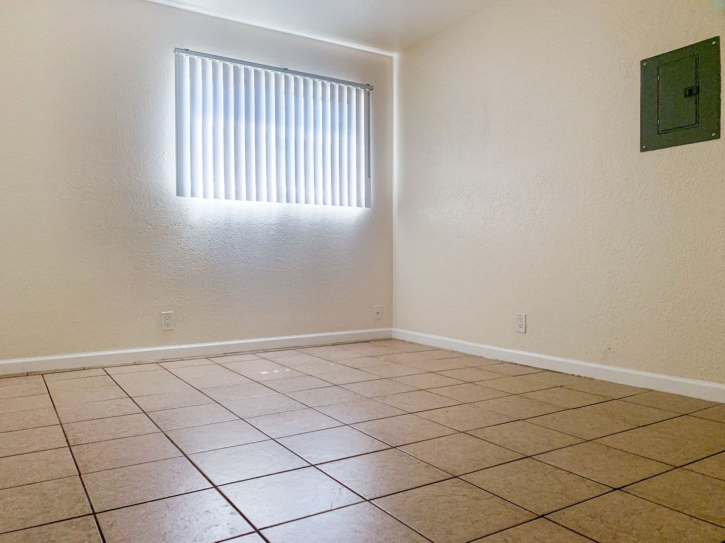 Albuquerque Apartment: 11122 Claremont & 11115 Cordova Ave NE