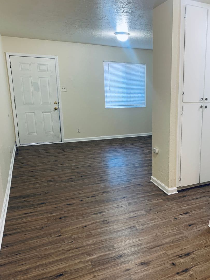 Albuquerque Apartment: 220-226 Charleston St. NE