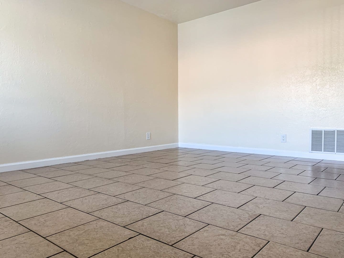Albuquerque Apartment: 11122 Claremont & 11115 Cordova Ave NE