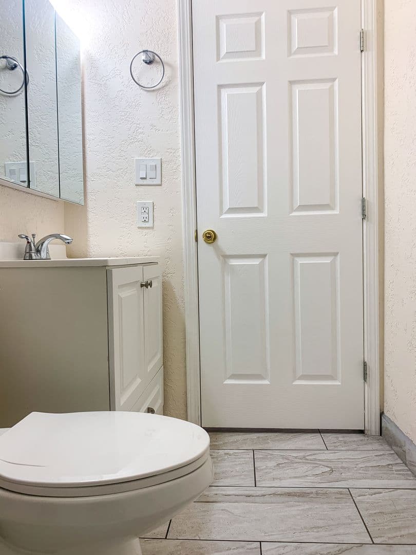 Albuquerque Apartment: 11122 Claremont & 11115 Cordova Ave NE