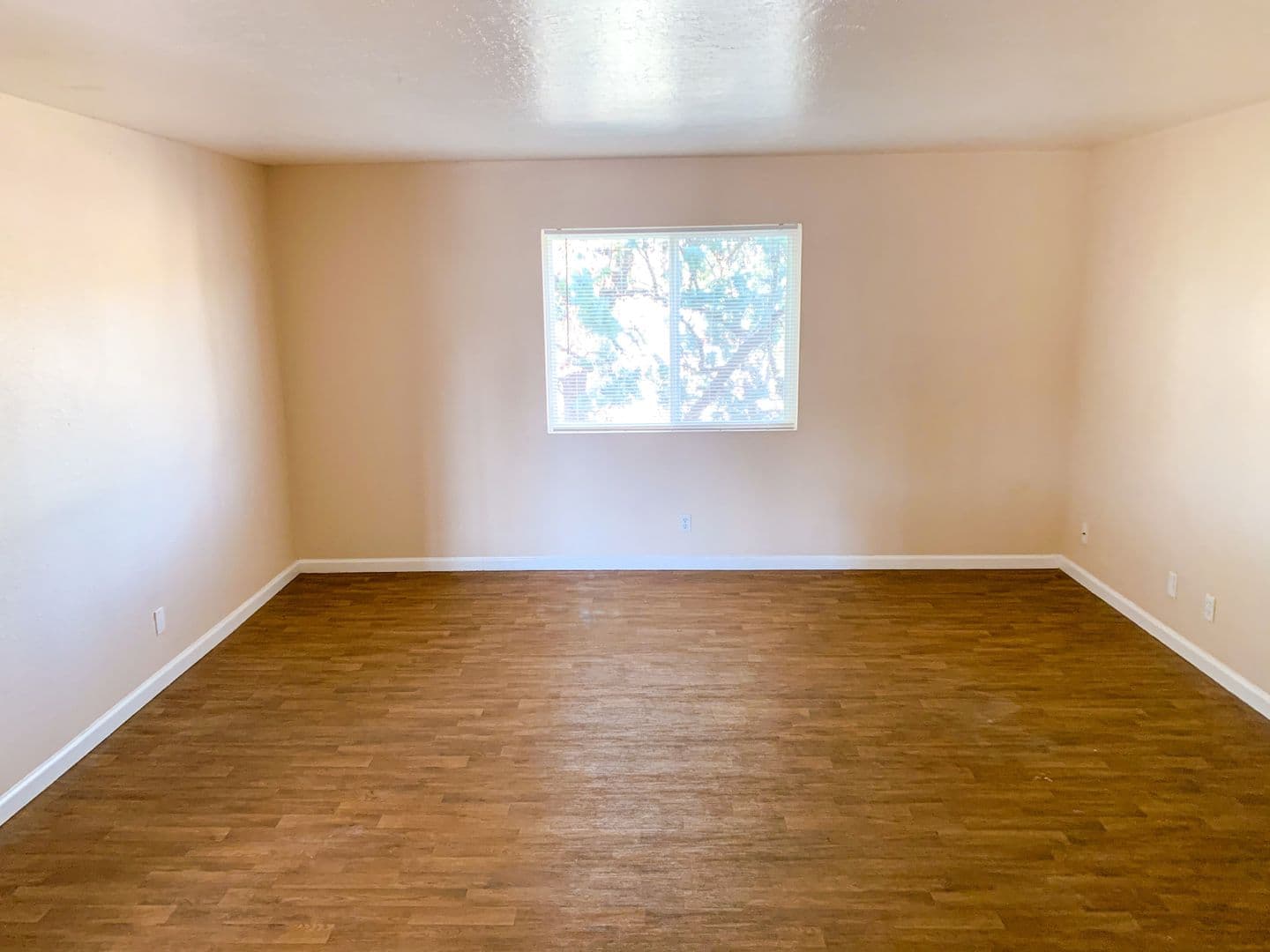 Albuquerque Apartment: 900 Valencia Dr. SE