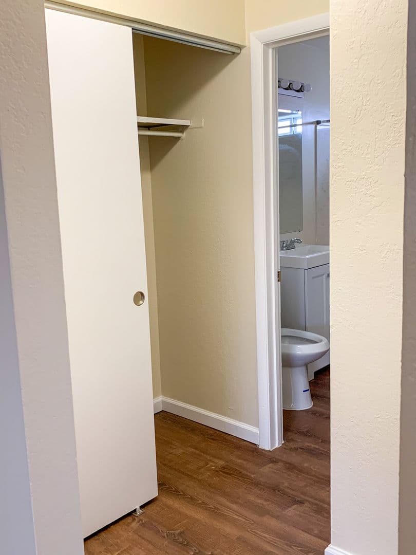 Albuquerque Apartment: 1015 Cardenas Dr. SE