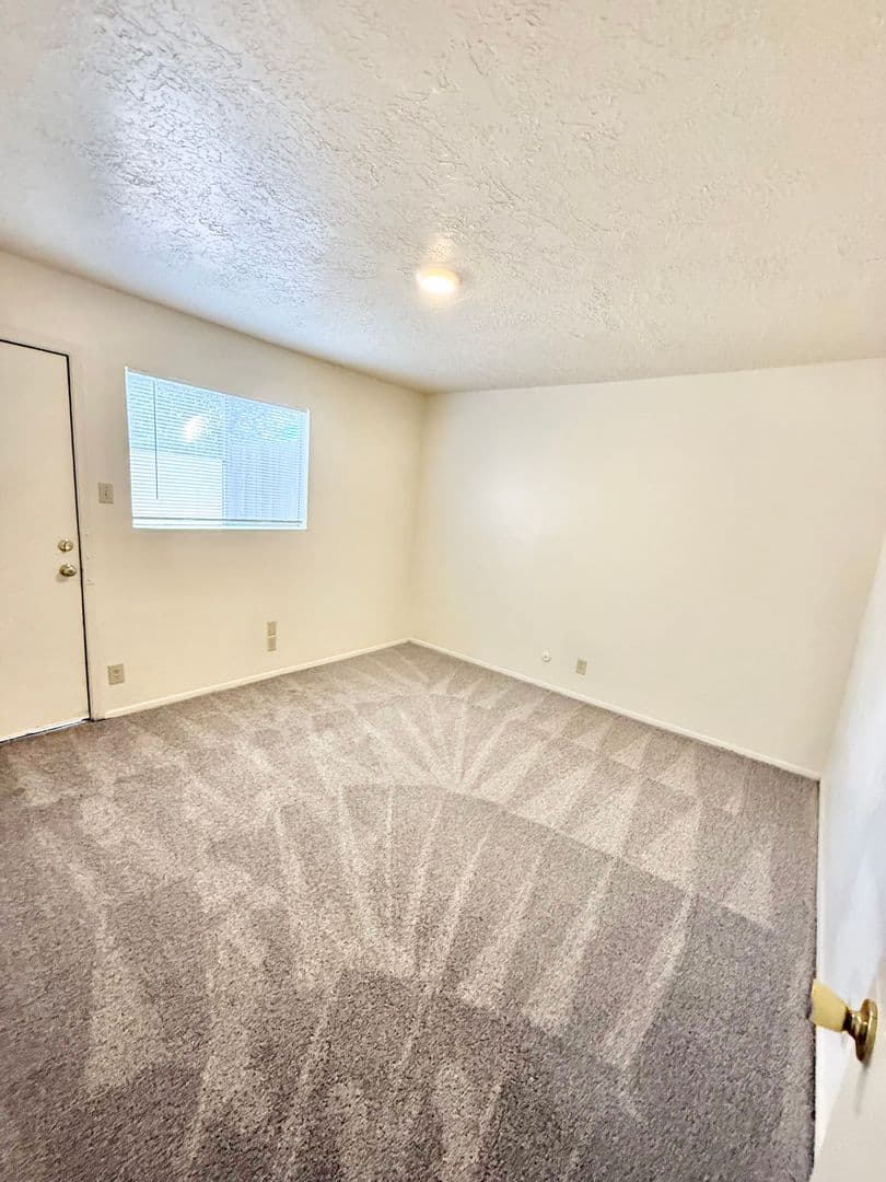 Albuquerque Apartment: 212 General Marshal St Ne