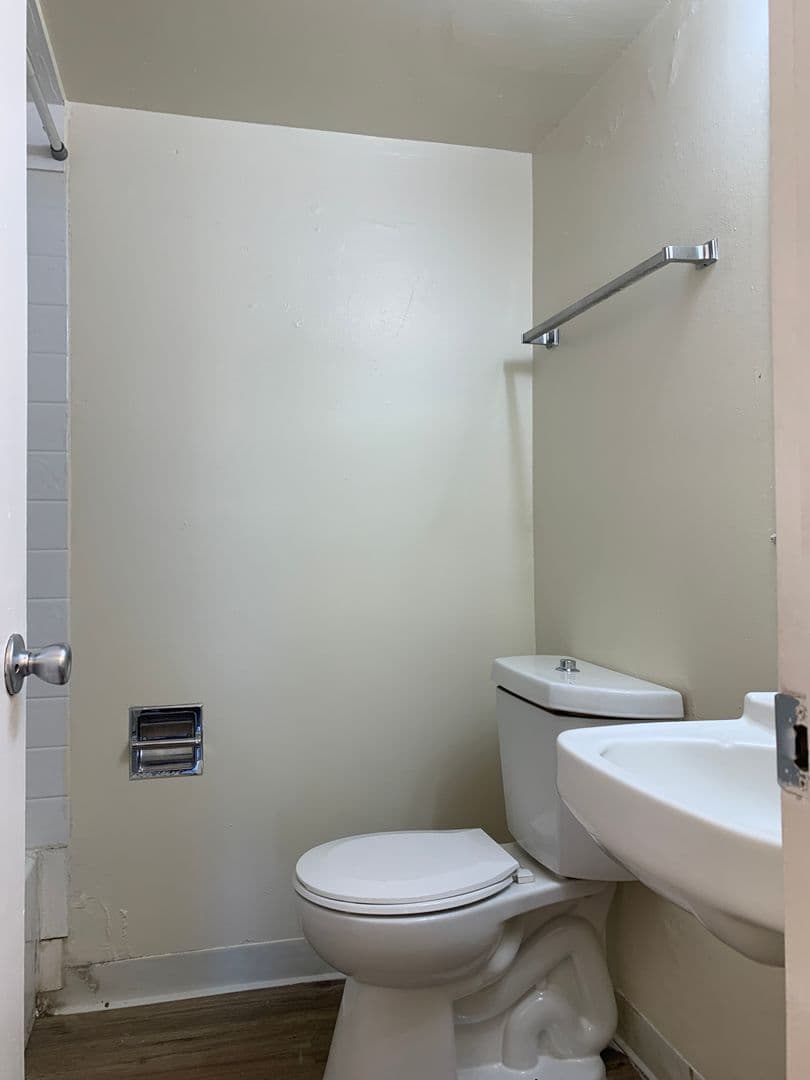 Albuquerque Apartment: 1033 Madeira Dr SE