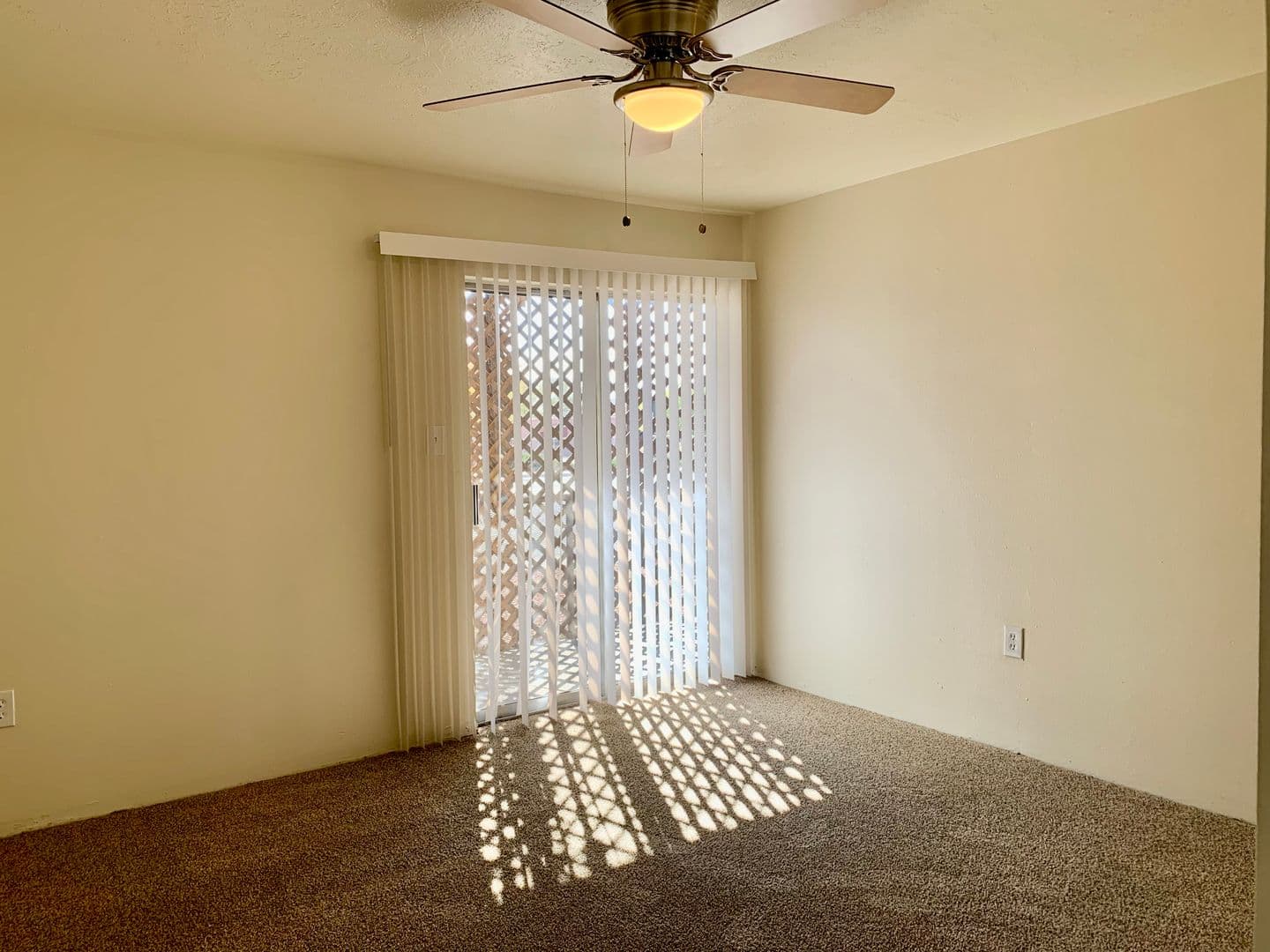 Albuquerque Apartment: 11201 Lomas Blvd NE