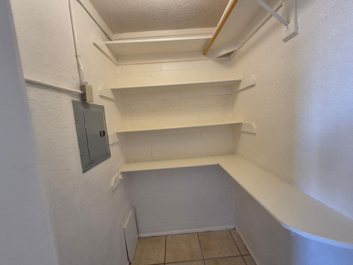 Yuma Apartment: 1056 S 10th Ave