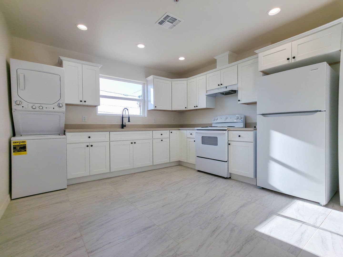 Yuma Apartment: 270 S 3rd Ave