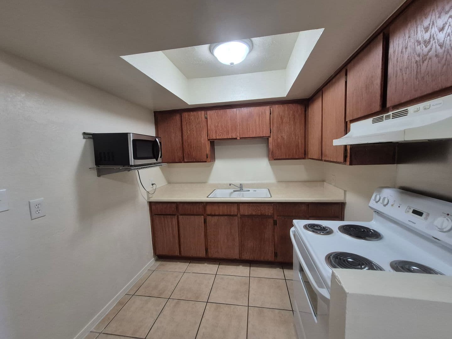 Yuma Apartment: 1056 S 10th Ave
