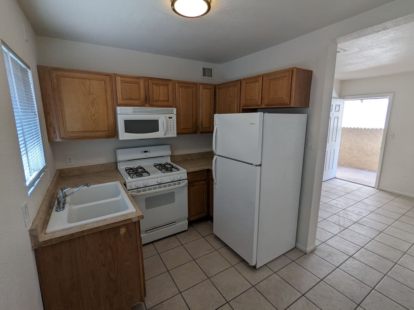 Yuma Apartment: 2430 S 5th Ave
