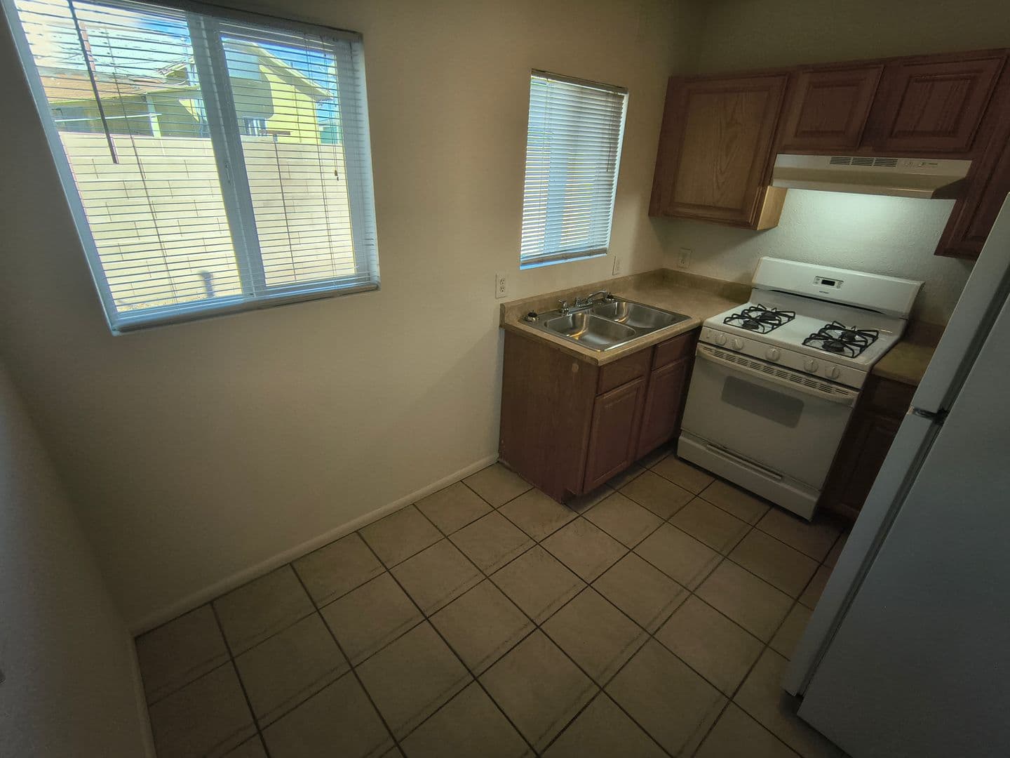 Yuma Apartment: 2430 S 5th Ave