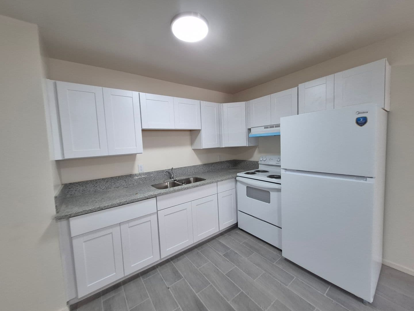 Yuma Apartment: 253 S. 17th Ave