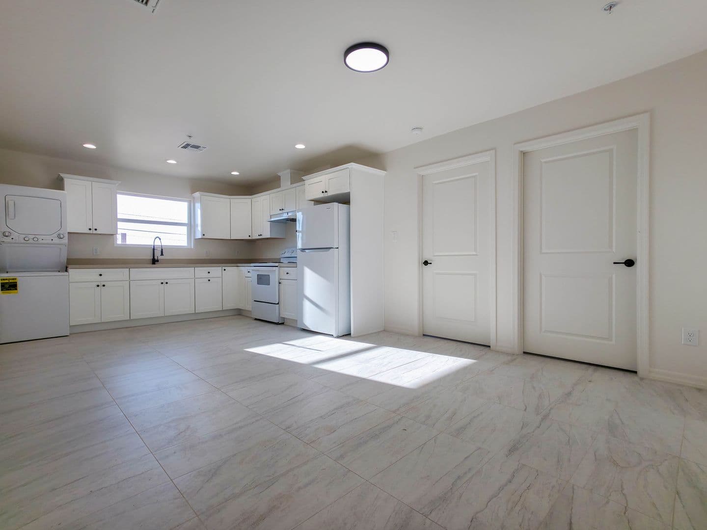 Yuma Apartment: 270 S 3rd Ave