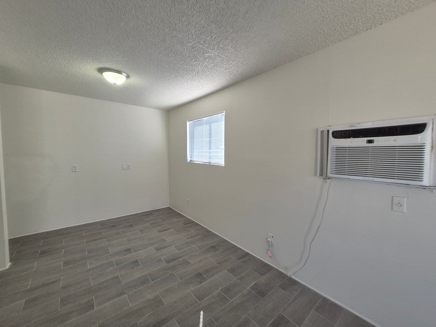 Yuma Apartment: 1860 S 3rd Ave