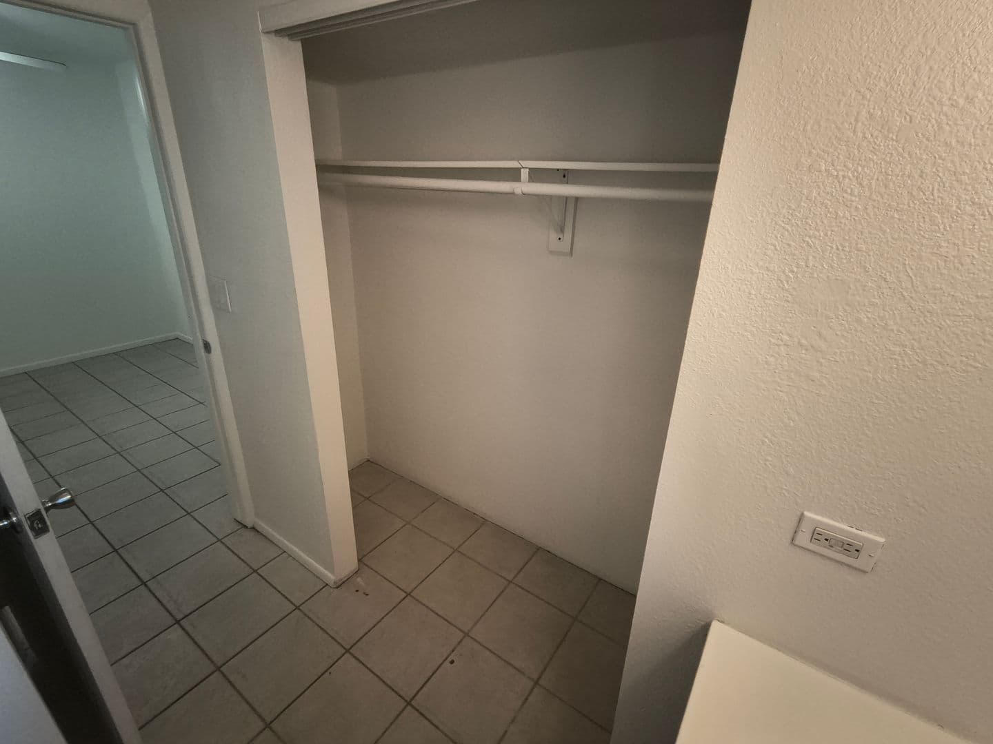 Yuma Apartment: 2430 S 5th Ave