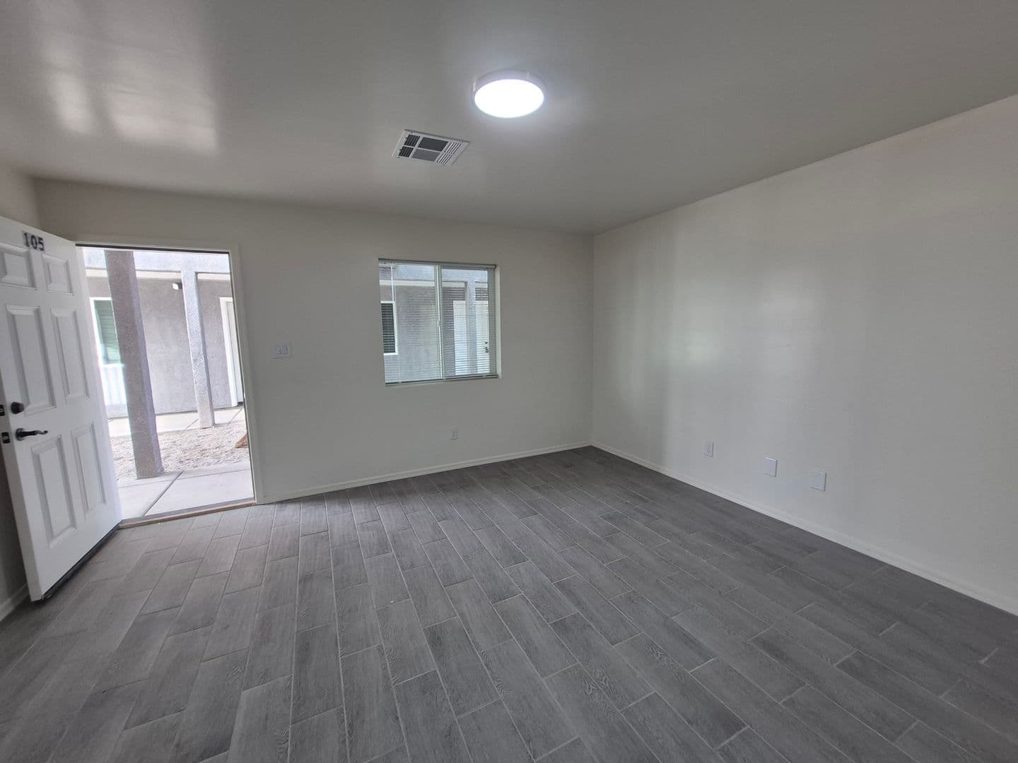 Yuma Apartment: 253 S. 17th Ave