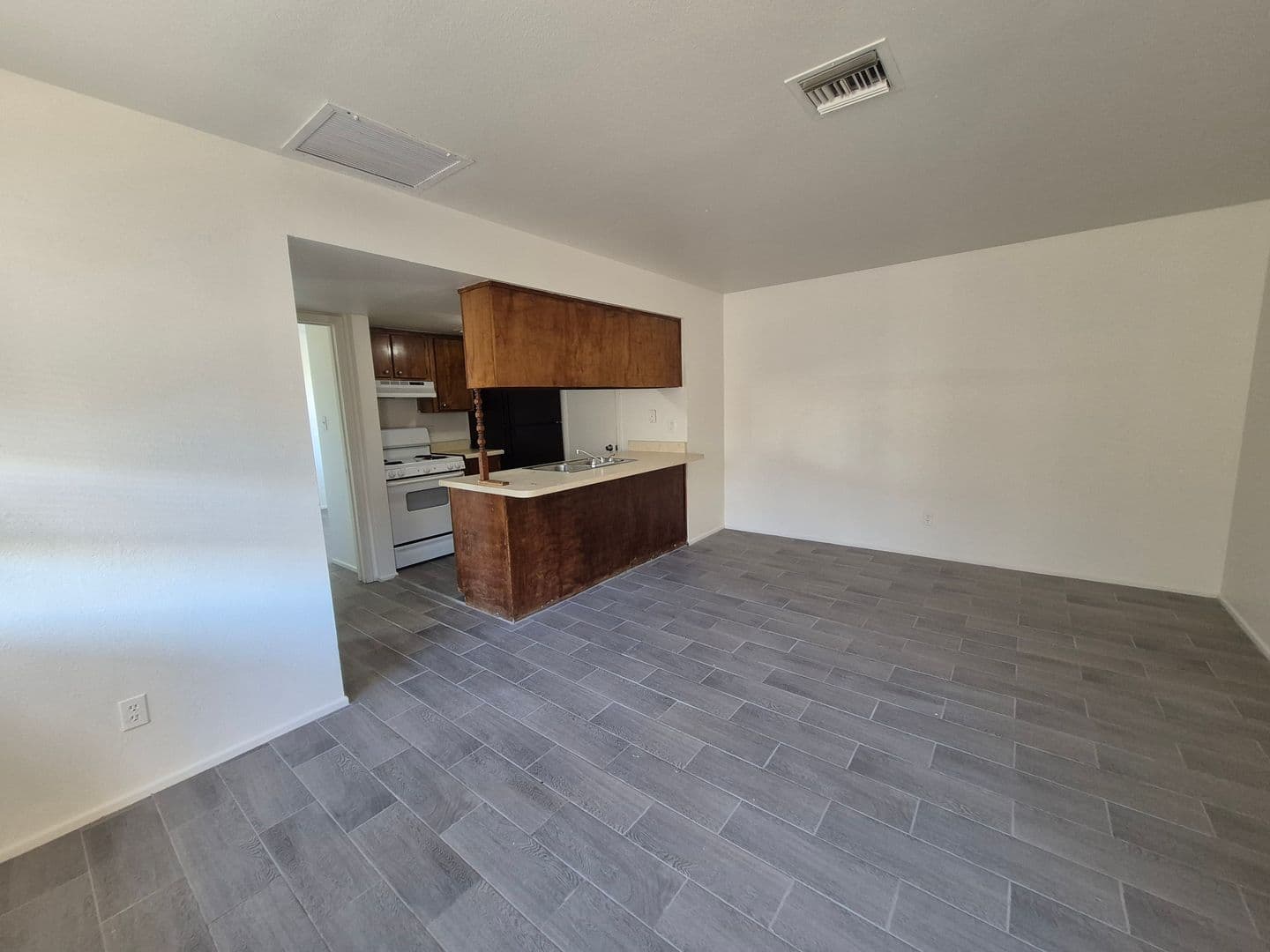 Yuma Apartment: 266 S 6th Ave