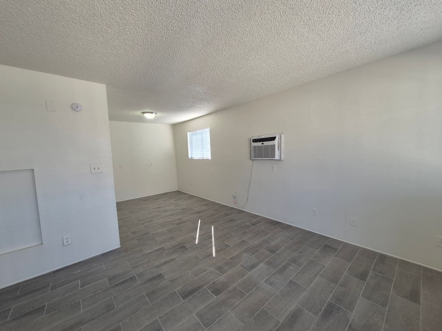 Yuma Apartment: 1860 S 3rd Ave