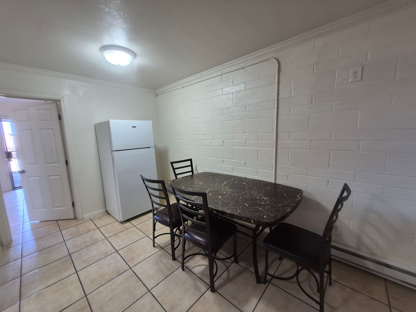 Yuma Apartment: 1056 S 10th Ave