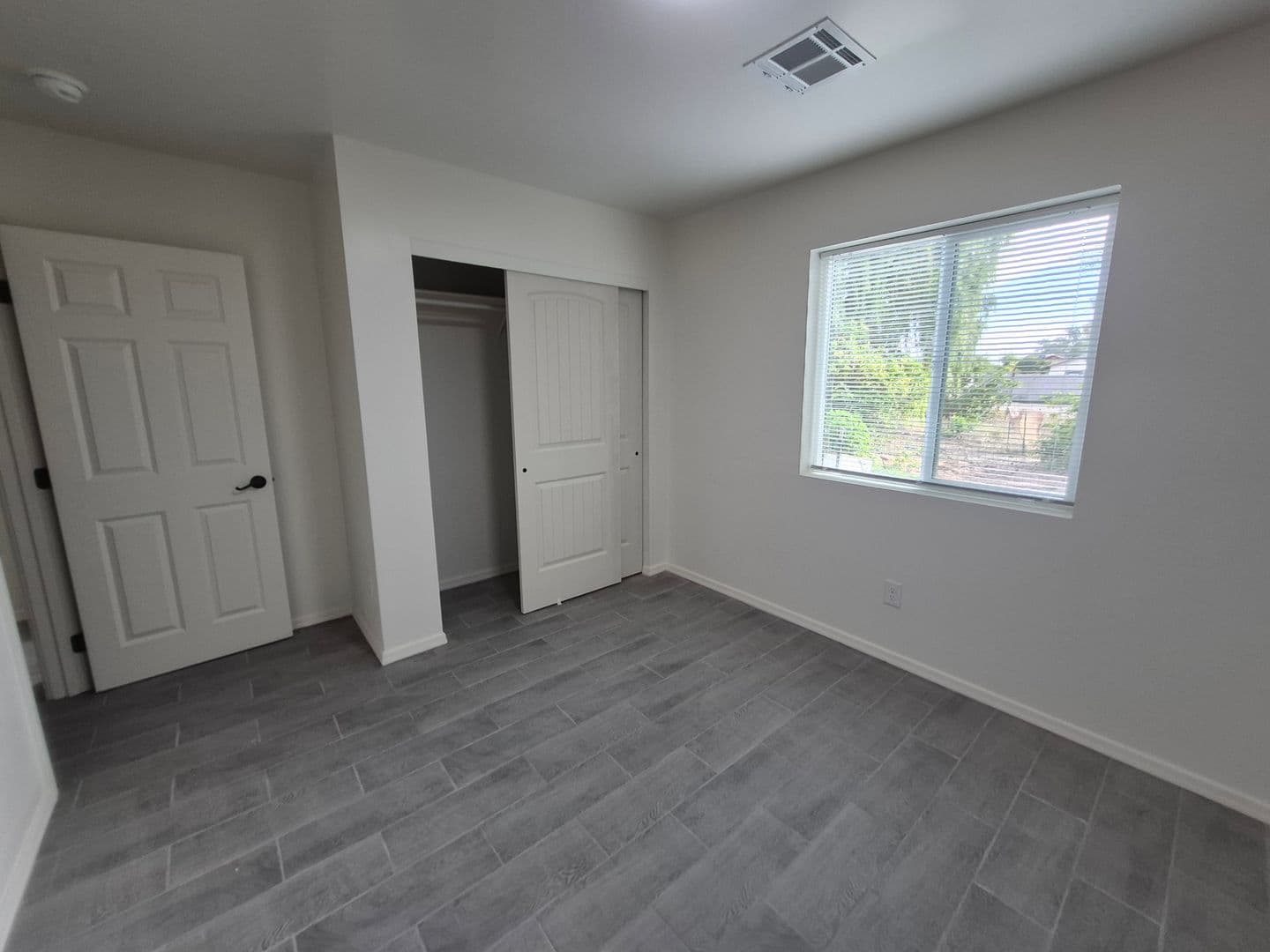 Yuma Apartment: 253 S. 17th Ave