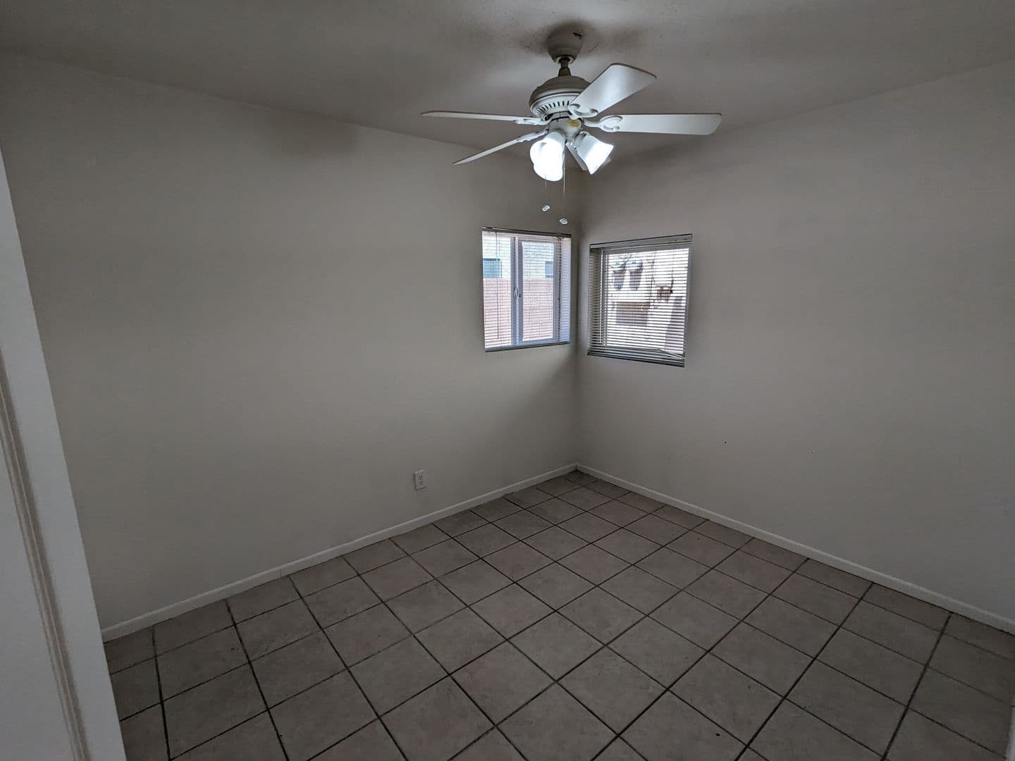 Yuma Apartment: 2430 S 5th Ave