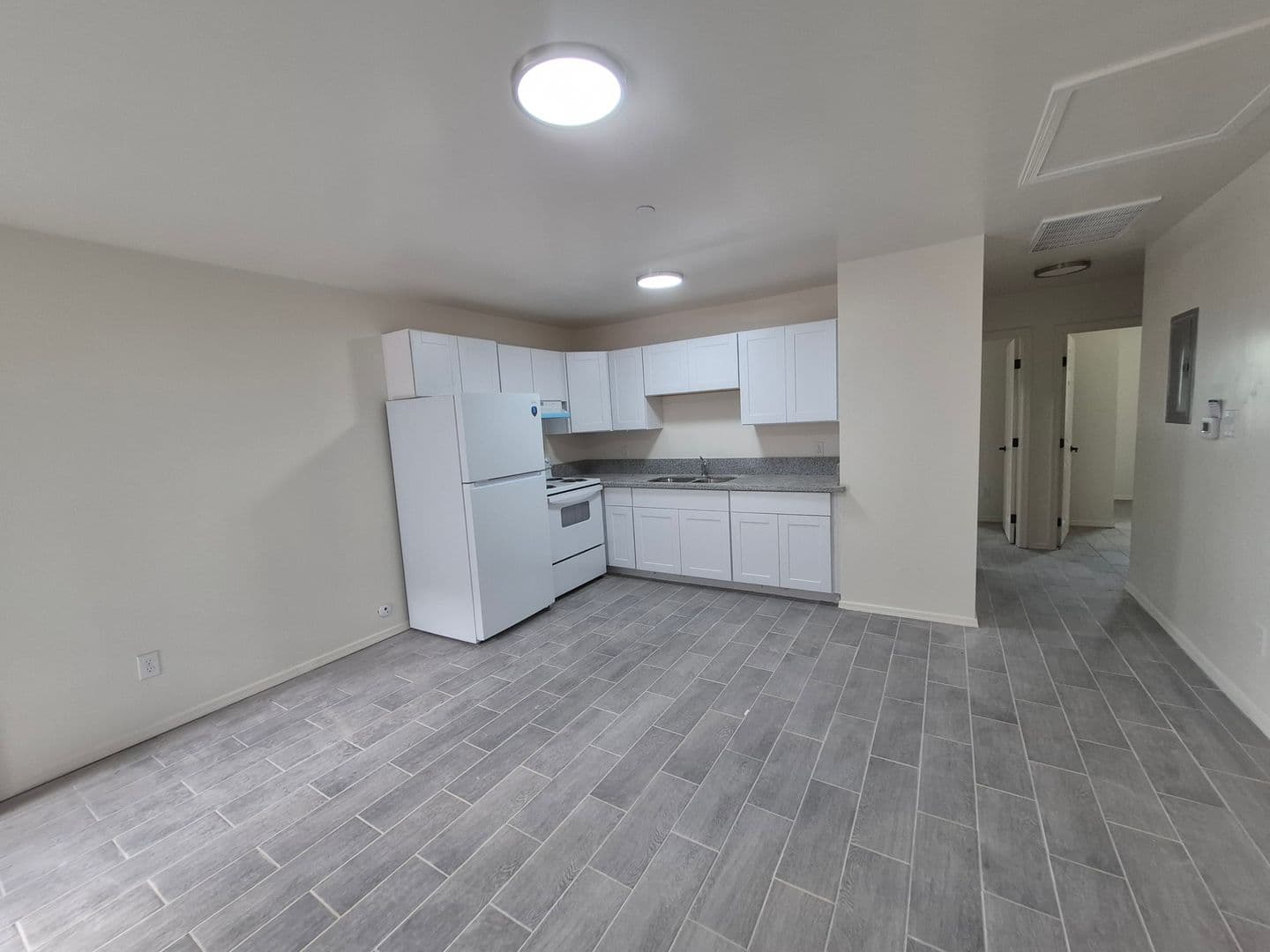 Yuma Apartment: 253 S. 17th Ave