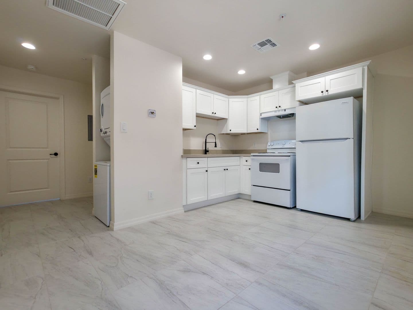Yuma Apartment: 270 S 3rd Ave