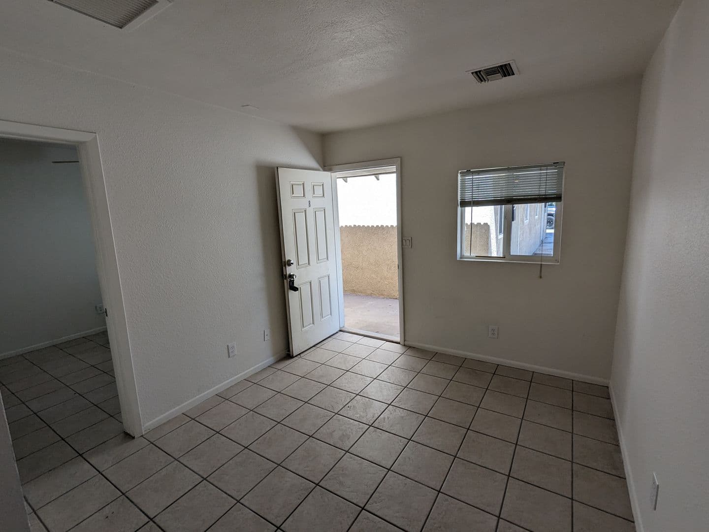Yuma Apartment: 2430 S 5th Ave