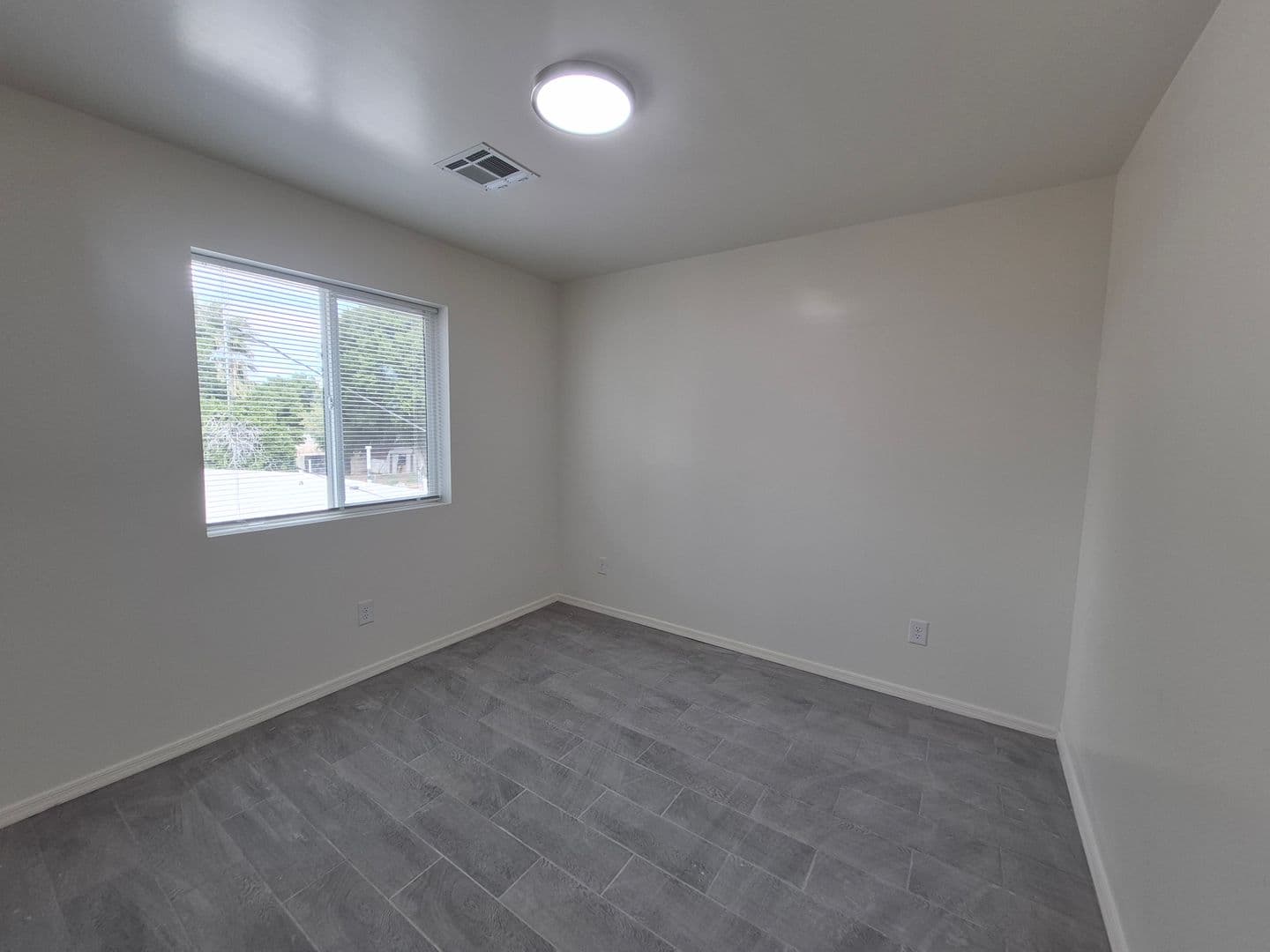 Yuma Apartment: 253 S. 17th Ave
