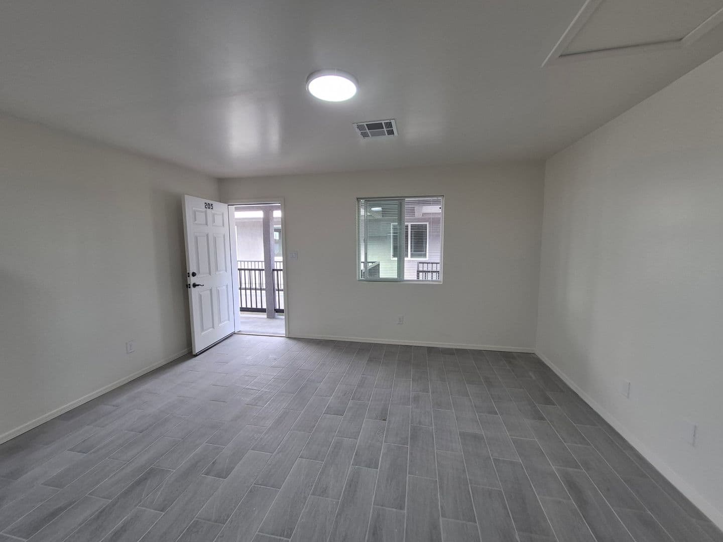 Yuma Apartment: 253 S. 17th Ave