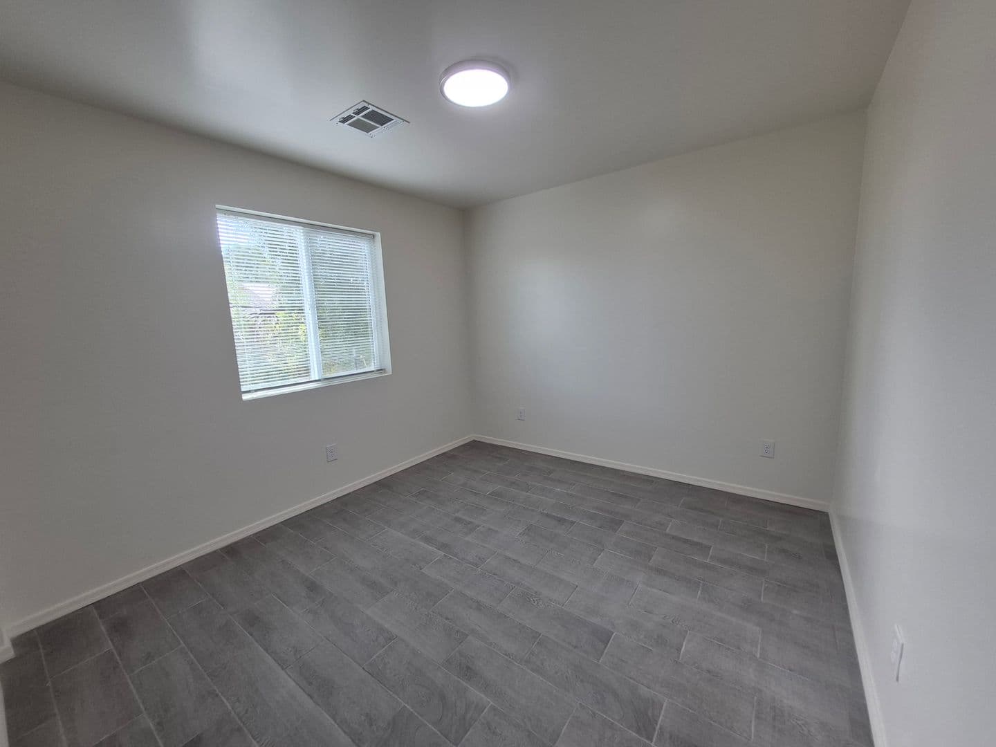Yuma Apartment: 253 S. 17th Ave