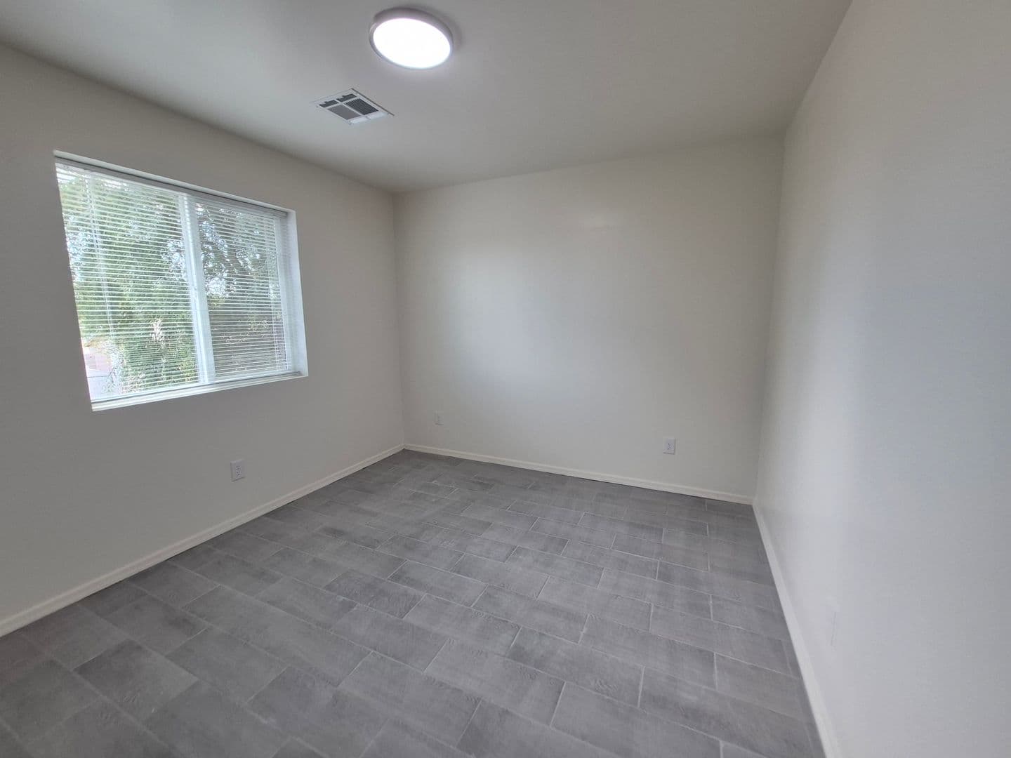Yuma Apartment: 253 S. 17th Ave