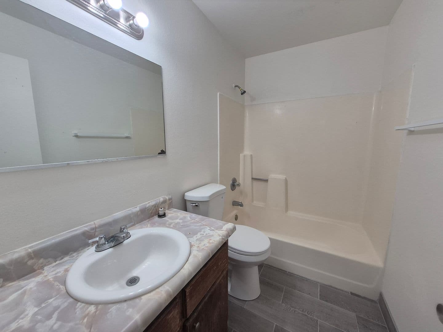 Yuma Apartment: 266 S 6th Ave