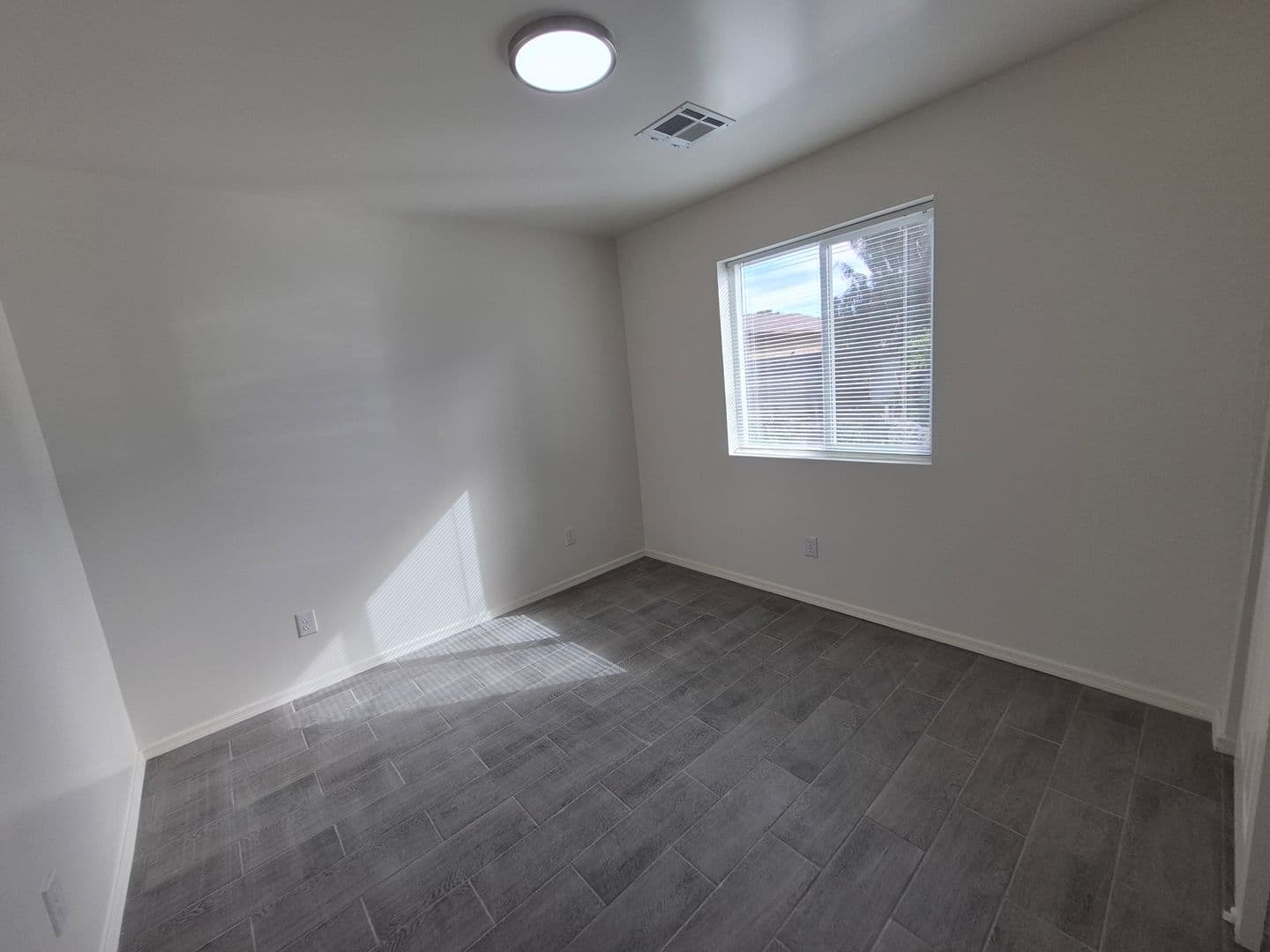 Yuma Apartment: 253 S. 17th Ave