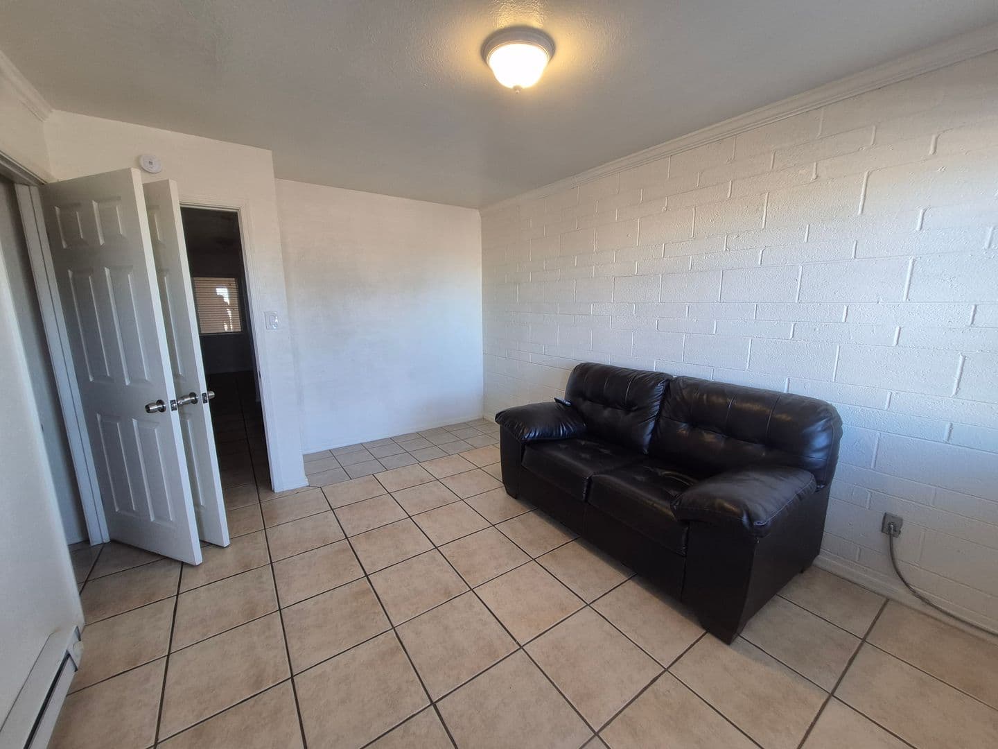 Yuma Apartment: 1056 S 10th Ave