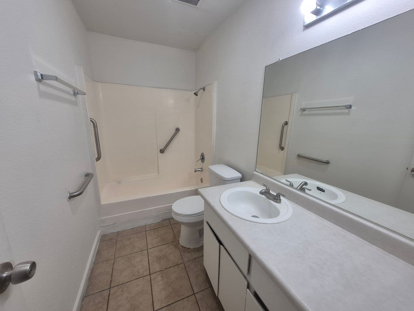 Yuma Apartment: 2621 s Virginia Dr