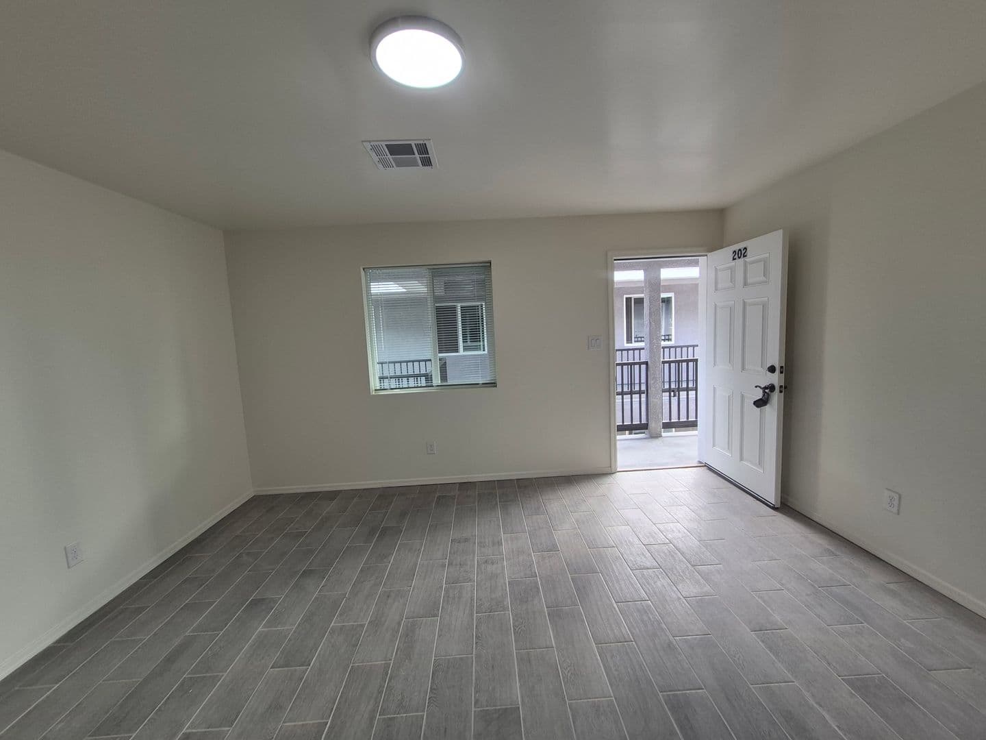 Yuma Apartment: 253 S. 17th Ave