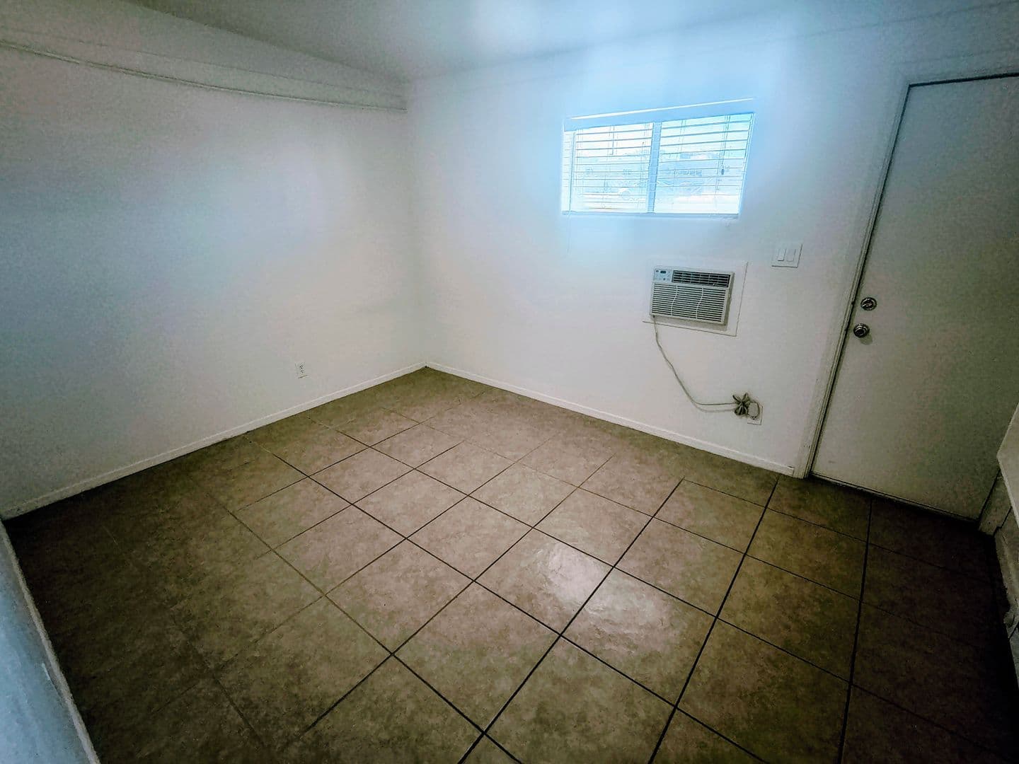 Yuma Apartment: 1056 S 10th Ave
