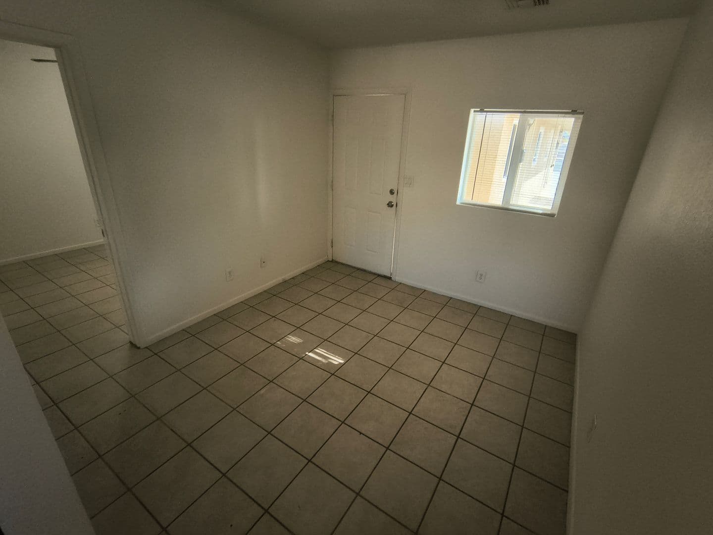 Yuma Apartment: 2430 S 5th Ave