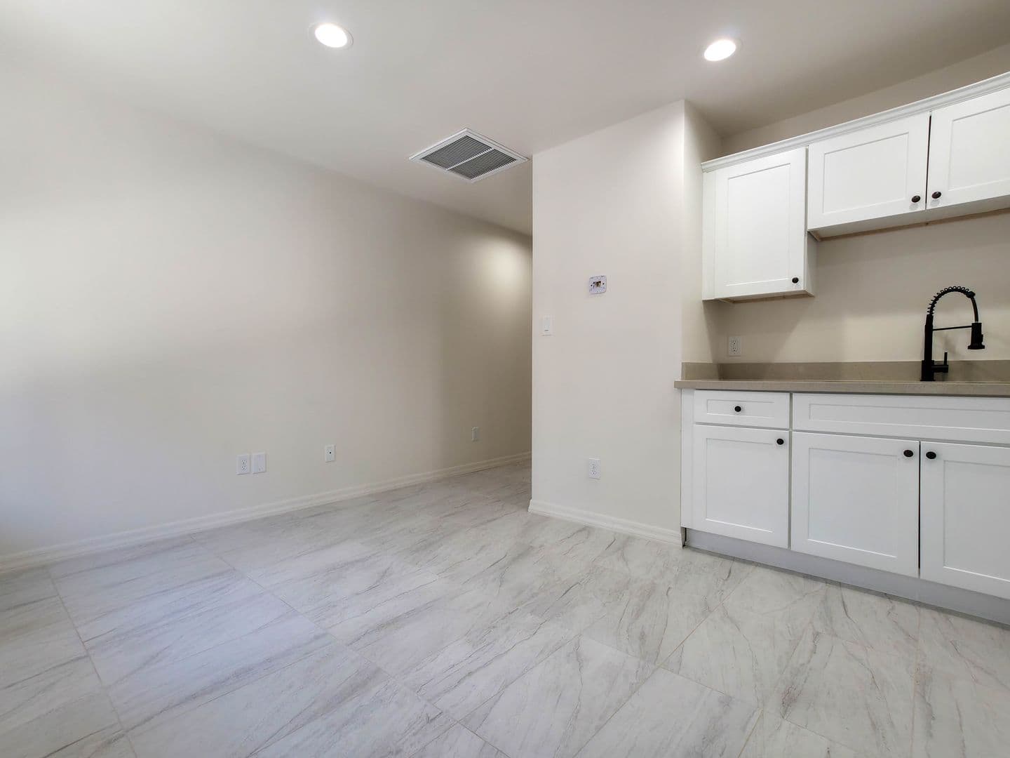 Yuma Apartment: 270 S 3rd Ave