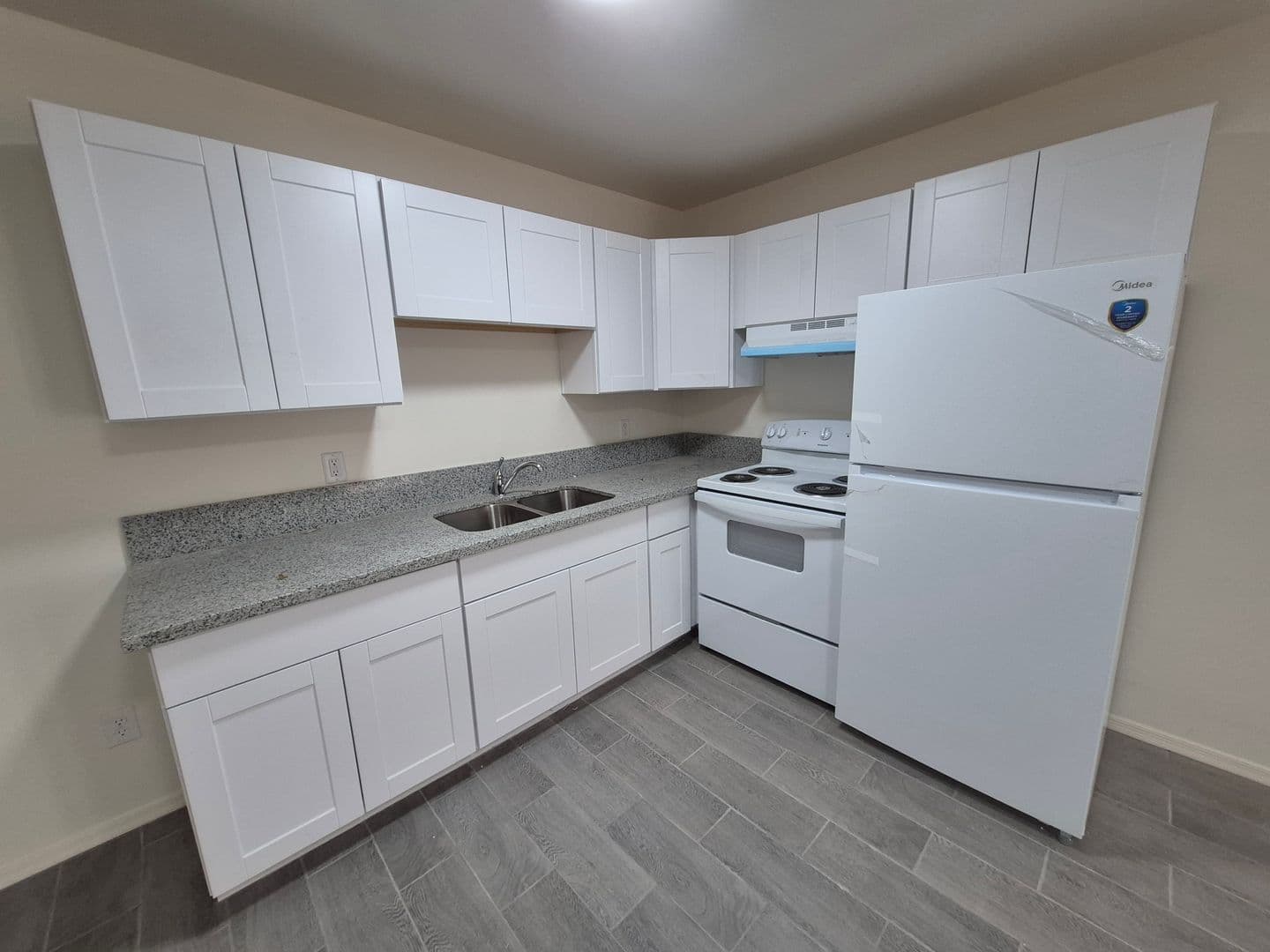 Yuma Apartment: 253 S. 17th Ave