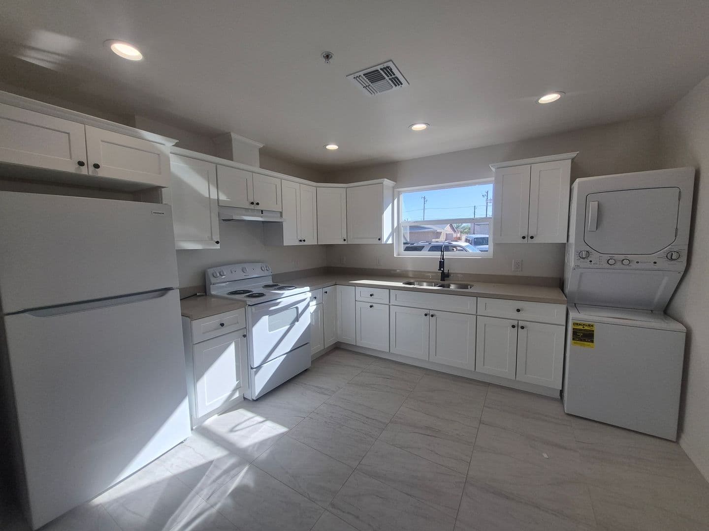 Yuma Apartment: 270 S 3rd Ave