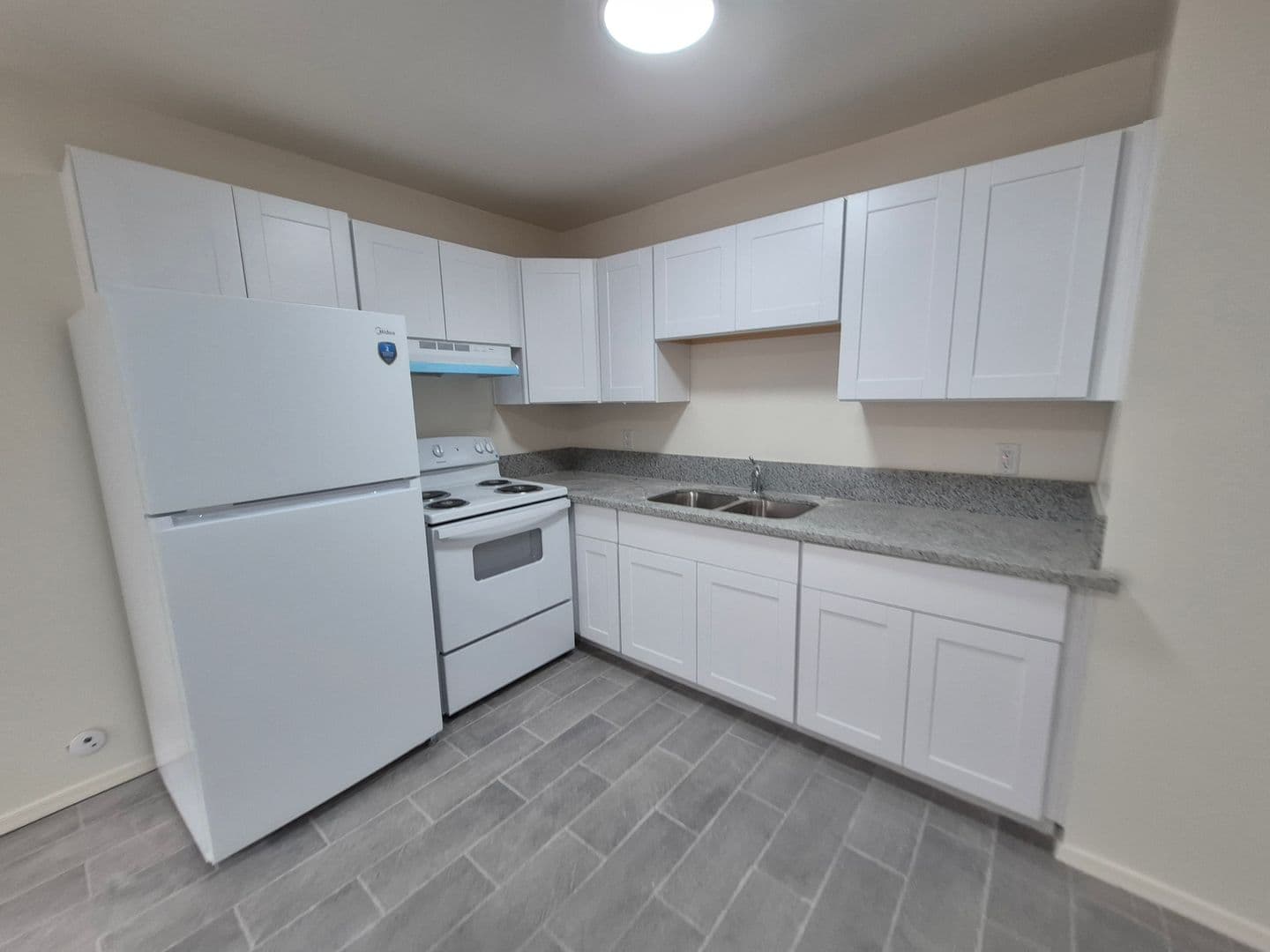 Yuma Apartment: 253 S. 17th Ave