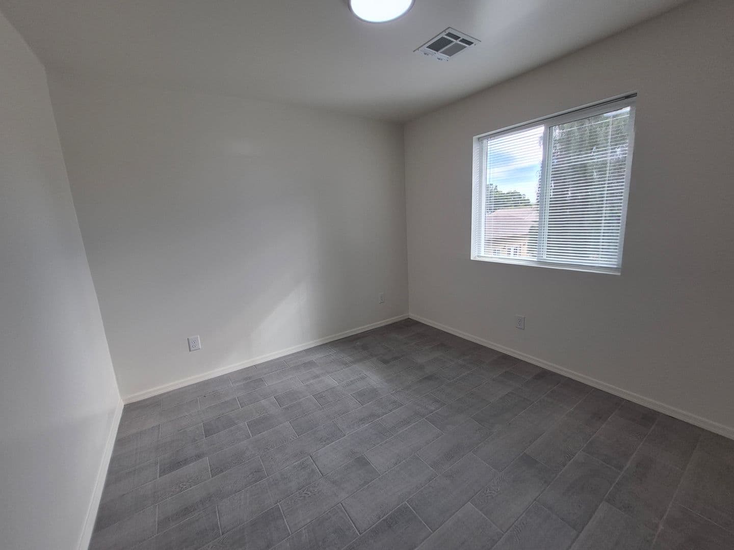 Yuma Apartment: 253 S. 17th Ave