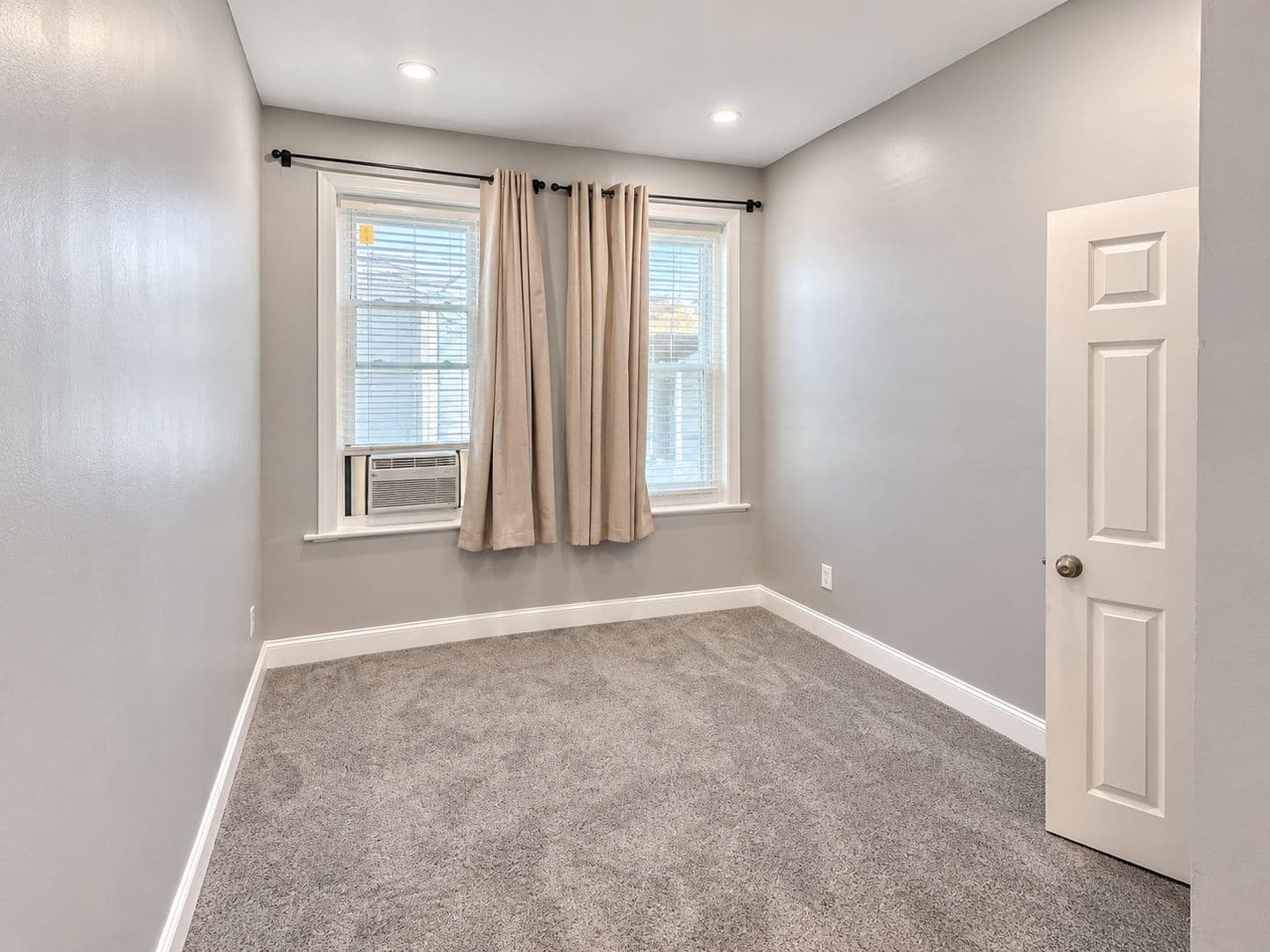 Philadelphia Apartment: 5033 Walnut Street
