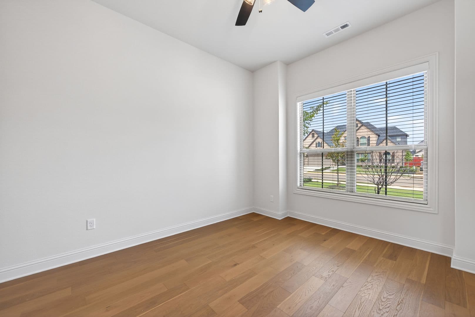 Bentonville House: 8900 W Comet Dr