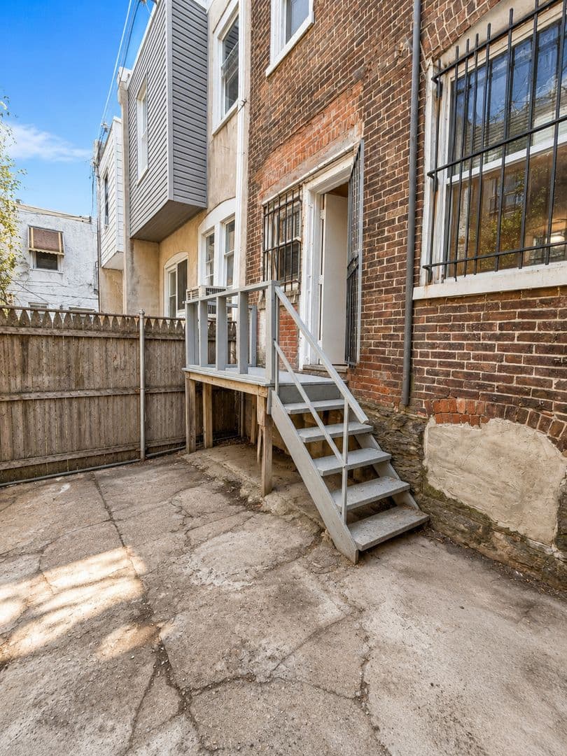 Philadelphia House: 5915 Irving Street