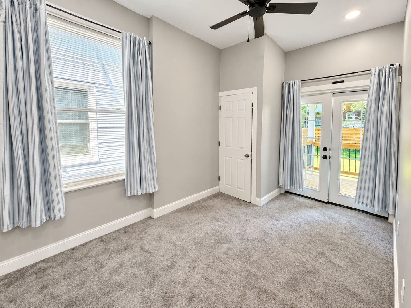 Philadelphia Apartment: 5033 Walnut Street